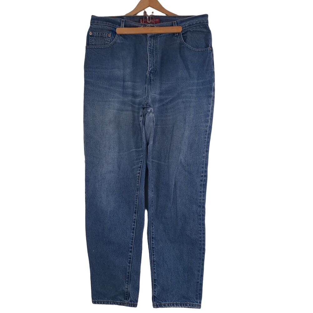 Vintage Levi's 550 Classic Relaxed Fit medium wash jeans‎